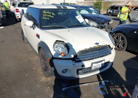2013 Mini Hardtop Cooper из США, поврежденный, VIN WMWSU3C55DT691761